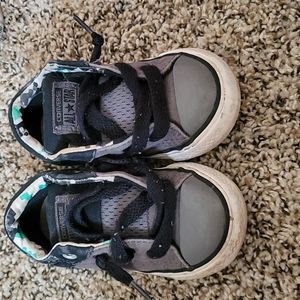 Kids converse
